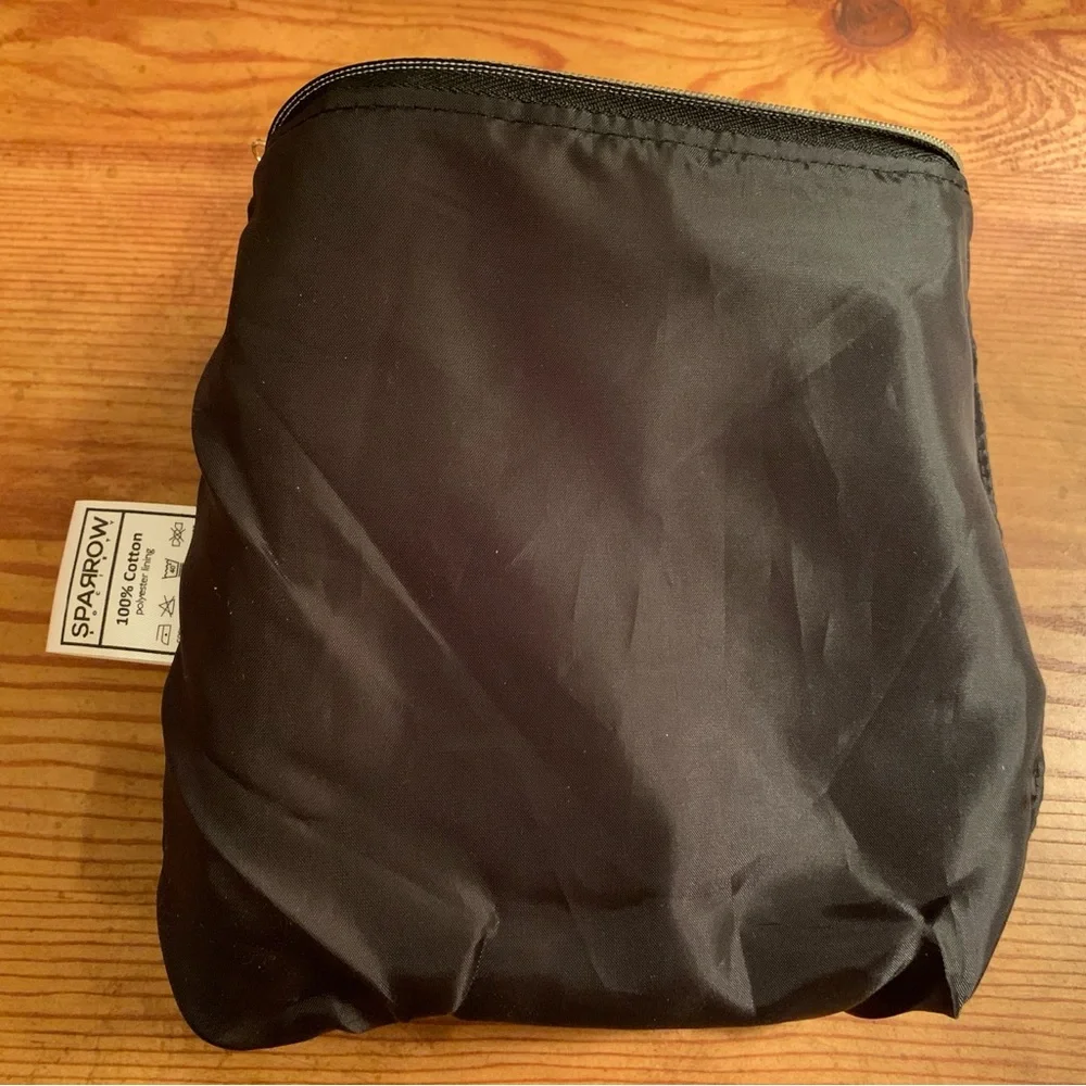 Elizabeth Arden Cosmetic Bag - Picture 6 of 8